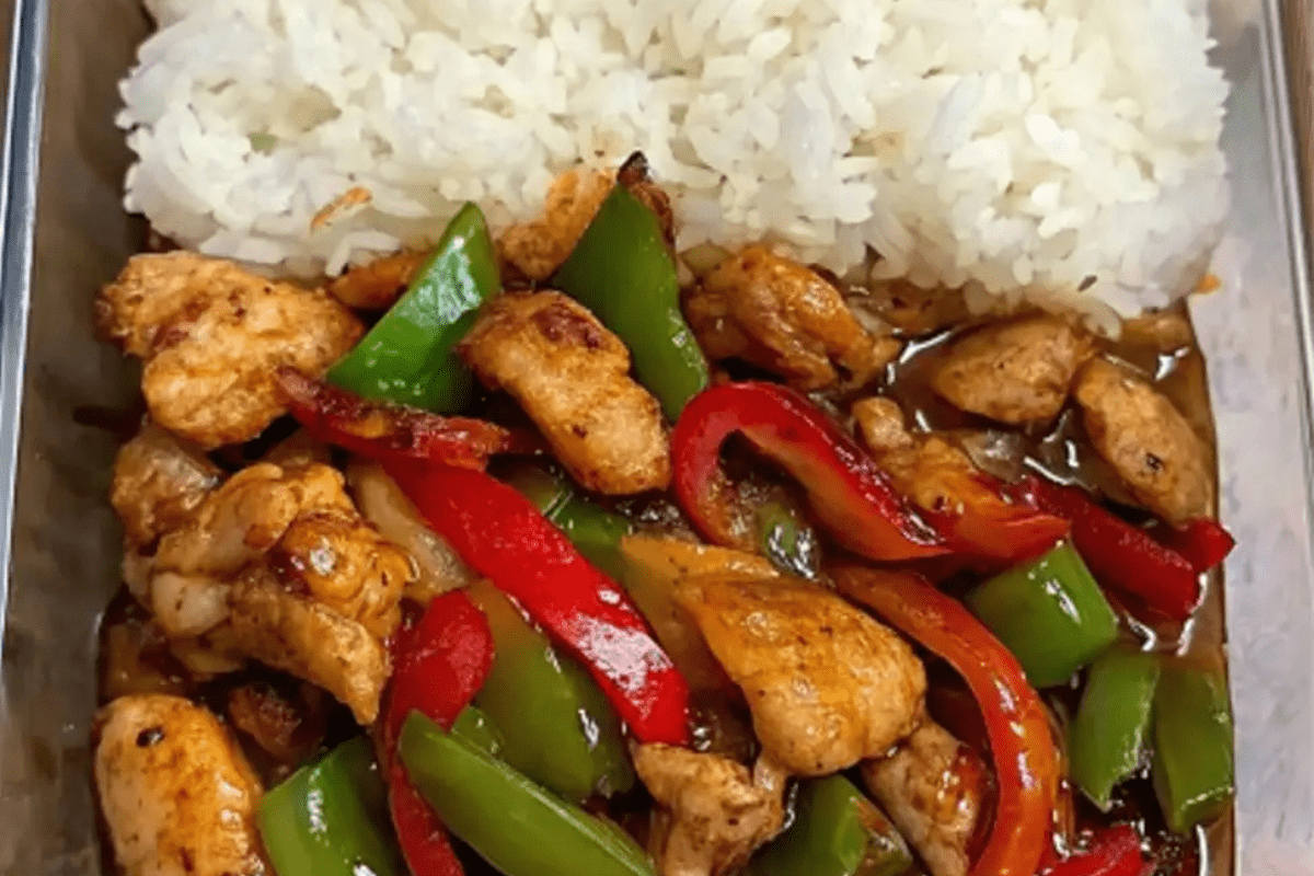 Sizzling Garlic Chicken Stir-Fry with Peppers & Steamed Rice